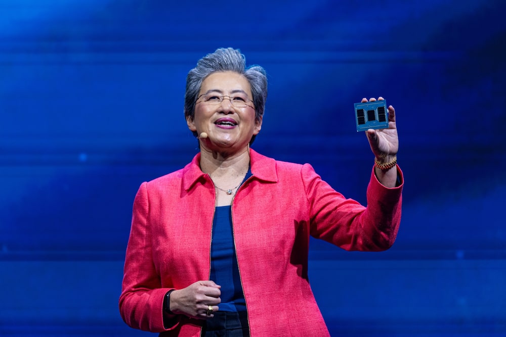 Lisa Su sostiene un procesador AMD AI en Taipei el 3 de junio. Fotógrafa: Annabelle Chih/Bloomberg