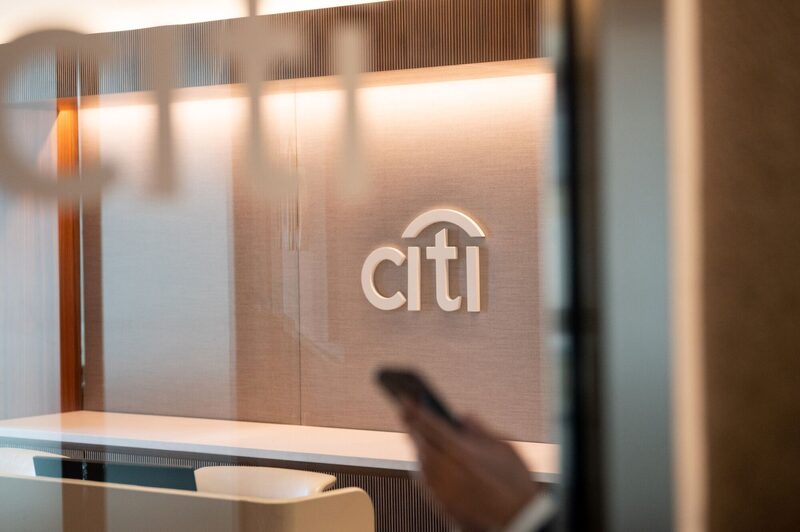 El logotipo de Citigroup Inc. en la oficina del banco en París, Francia, el lunes 27 de febrero de 2023