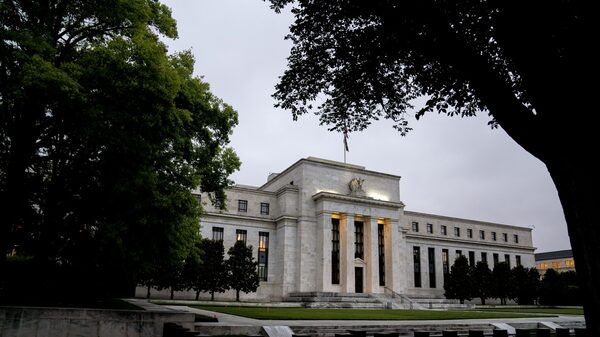 La Fed vuelve a mantener las tasas y apunta a recortes en 2024