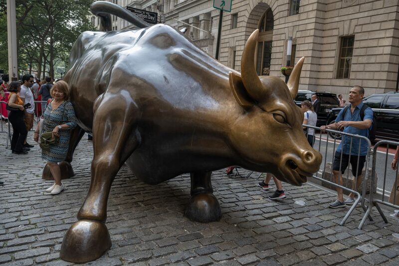Estátua 'Charging Bull' nos arredores da Bolsa de Nova York: símbolo do mercado em alta (Foto: Michael Nagle/Bloomberg)