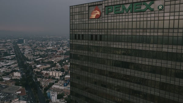 Fitch niega que rebaja en calificación de Pemex afecte nota soberana de México