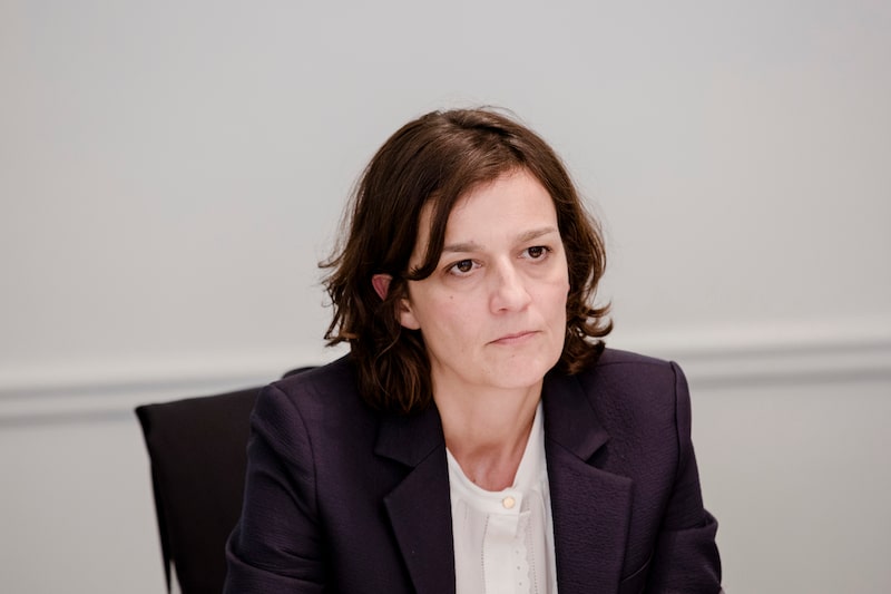 Cecile Cabanis, directora financiera de Danone SA, hace una pausa durante una entrevista en París, Francia, el viernes 8 de abril de 2016.