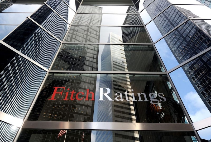 Fitch’s US Credit Downgrade Incites Market Unrest and Criticism from Analysts