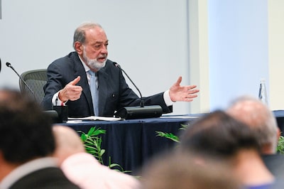 Carlos Slim Helú, presidente emérito de Grupo Carso y América Móvil, en conferencia de prensa en la Fundación Carlos Slim, el lunes 12 de febrero de 2024.