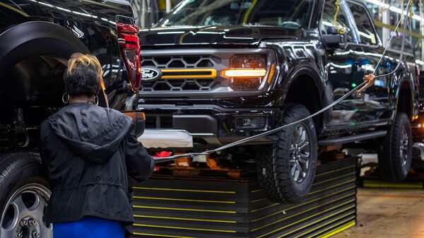 Ford abre mão de lucro no curto prazo para tentar resolver uma conta de US$ 4,8 bi