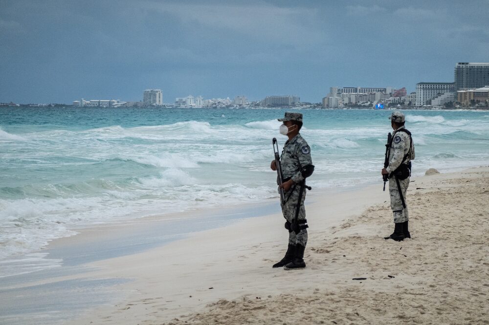 militares en la playa