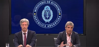 Santiago Bausili, presidente del Banco Central, y Luis Caputo, ministro de Economía