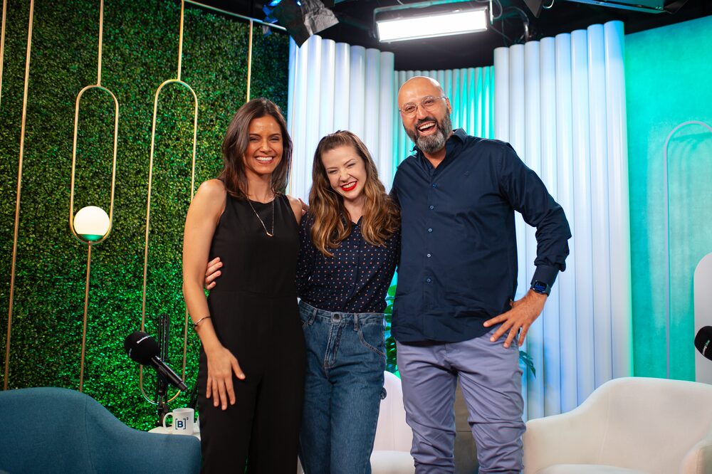 No novo episódio do videocast da Bloomberg Línea, Edu Rocha, fundador da Clínica Movimente, e Erica Maia Alvarez, psiquiatra e gerente de saúde mental da Conexa