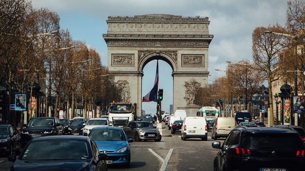 Em Paris, eleitores aprovam referendo para cobrar estacionamento mais caro para SUVs