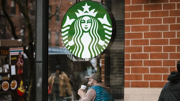 Starbucks tem primeira queda nas vendas desde 2020 com demanda mais fraca no exterior