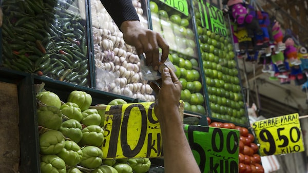 Inflación en México baja a 4,64% en agosto mientras Banxico mantiene tasa