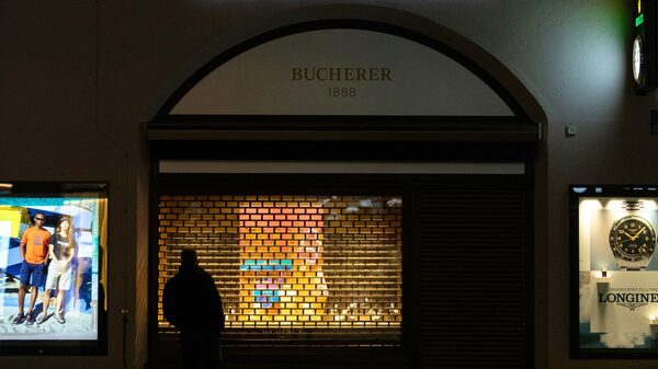 Rolex compra Bucherer em estratégia para entrada da marca de luxo no varejo