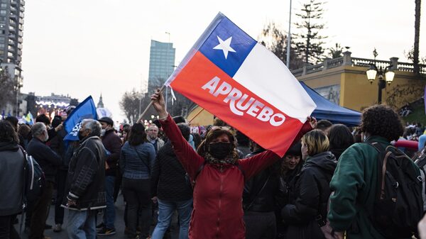 ¿Cómo impactaría el plebiscito por la nueva Constitución en las acciones chilenas?