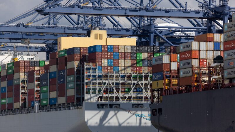 O transporte marítimo de contêineres também tem crescido neste ano de 2024 (Foto: Chris Ratcliffe/Bloomberg)