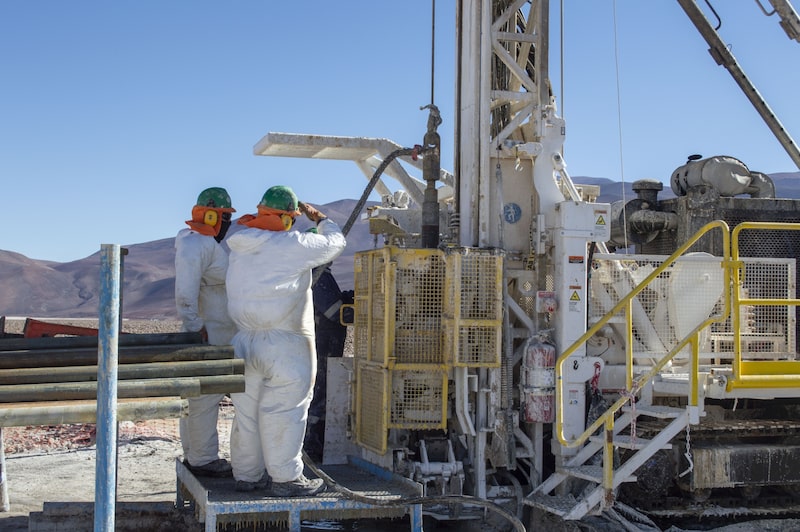 El proyecto Altoandinos, compuesto por tres salares sin explotar en la región de Atacama, producirá 20.000 toneladas métricas en 2032 y el triple en 2037, según las previsiones del gobierno.