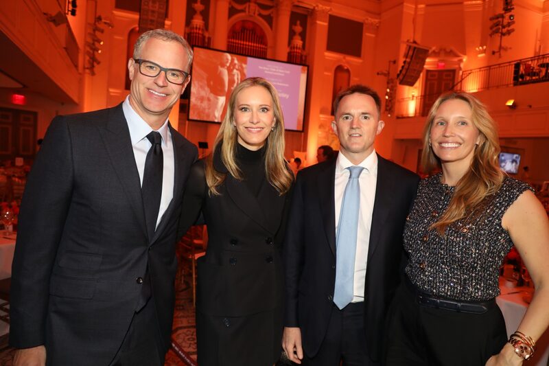 John e Amy Griffin (à esquerda) com Chase e Stephanie Coleman em evento em Nova York (Amanda Gordon/Bloomberg)