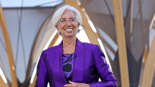 Lagarde, contenta por los progresos en inflación pero preocupada por el impasse fiscal