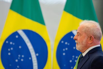 Luiz Inacio Lula da Silva, presidente de Brasil, tras jurar su cargo durante una ceremonia de investidura en el Palacio de Planalto de Brasilia, Brasil, el 1 de enero de 2023