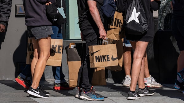 Nike anuncia demissões enquanto busca reduzir custos e economizar até US$ 2 bi