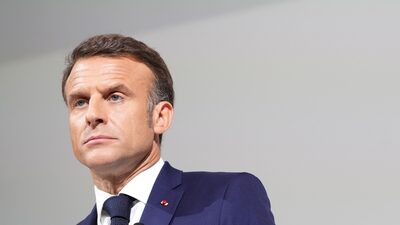 Macron diz que não renunciará se partido for derrotado nas eleições francesas