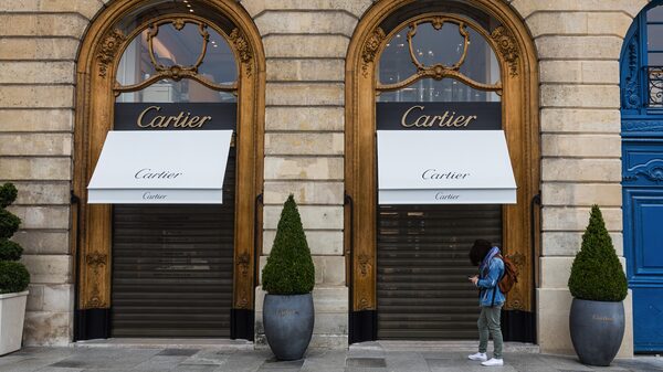 Bernard Arnault habría comprado una participación en Richemont, propietaria de Cartier