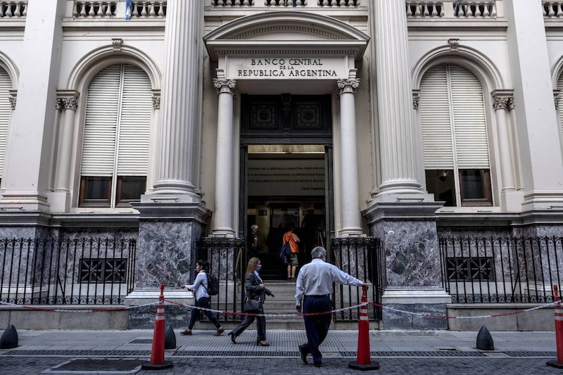 Daybreak: Huracán Beryl llega a categoría 5; política monetaria de Argentina