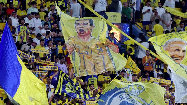 La liga de fútbol saudí atrae a menos aficionados que el Wrexham de Ryan Reynolds