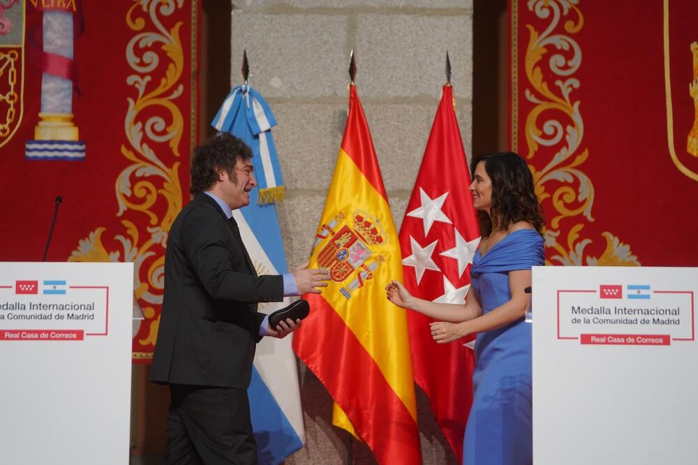 El presidente de Argentina, Javier Milei, y la presidenta de la Comunicad de Madrid, Isabel Díaz Ayuso.