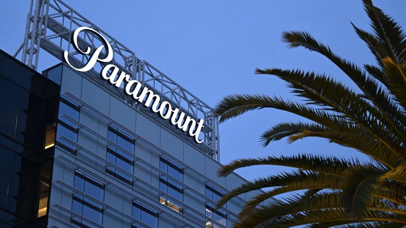 Logo de Paramount en  Columbia Square el el Sunset Blvd in Hollywood, California el 9 de marzo de 2023. Fotógrafo: Patrick T. Fallon/AFP/Getty Images