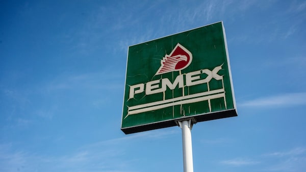 AMLO critica a Xóchitl Gálvez y dice que privatizar Pemex es un error
