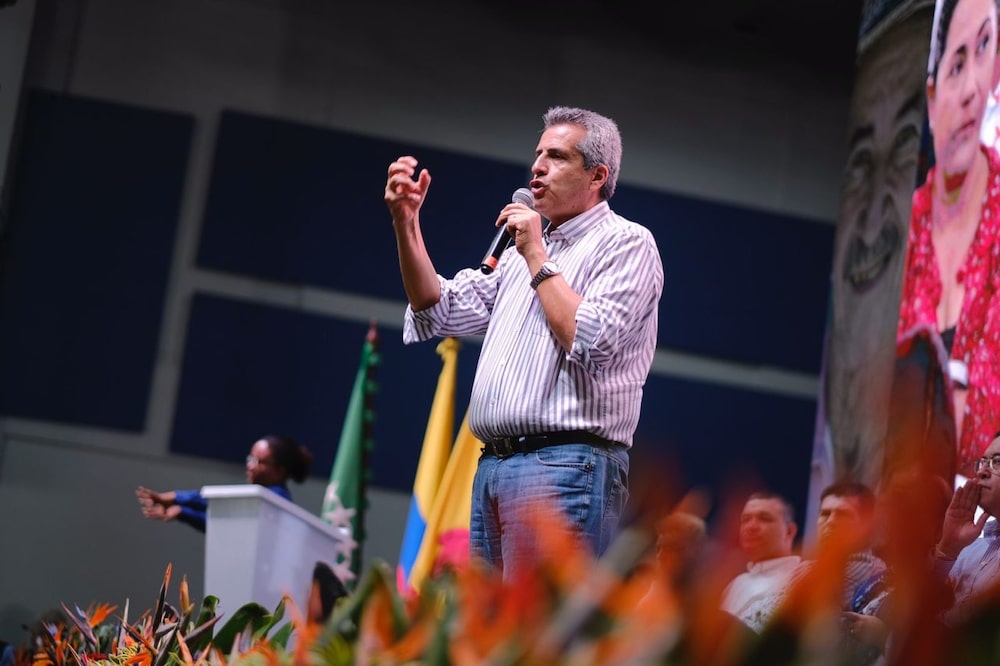 Luis Fernando Velasco fue relacionado por Olmedo López y Sneyder Pinilla con el escándalo de corrupción en la UNGRD. 