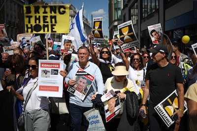 Más de 100.000 personas se manifestaron en Israel durante el fin de semana pidiendo el fin de la guerra.