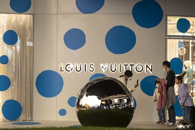 Louis Vuitton es la marca insigna del grupo, entre las que se ecuentran Dior, Tiffany, Fendi y Celine, entre las marcas de alta moda. Fotógrafo: Qilai Shen/Bloomberg