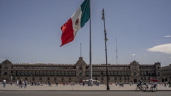 Inflation in Mexico Eases as Expected Ahead of Banxico Rate Decision