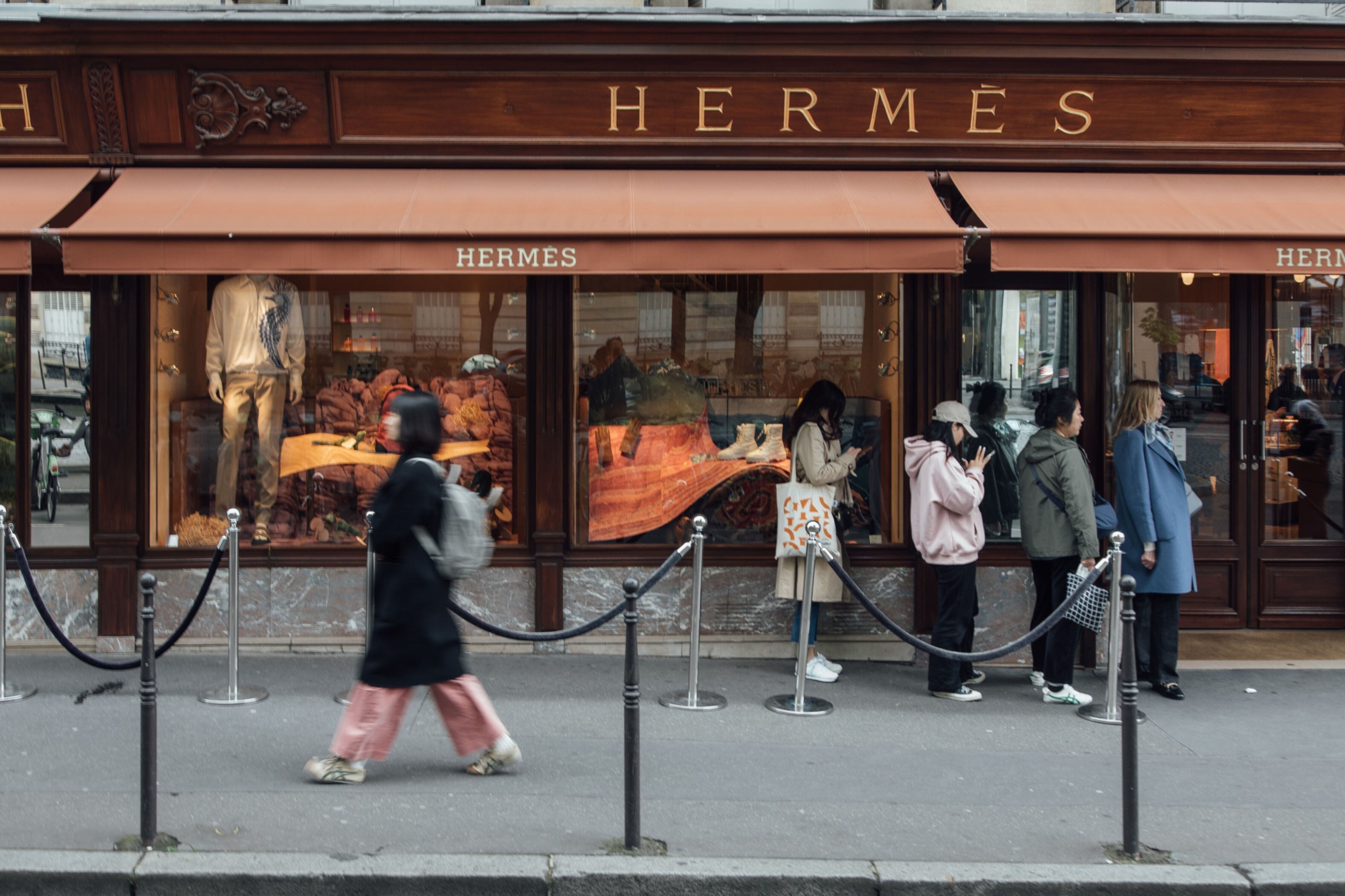 Caso Hermès: de qué trata la demanda contra la firma por la venta