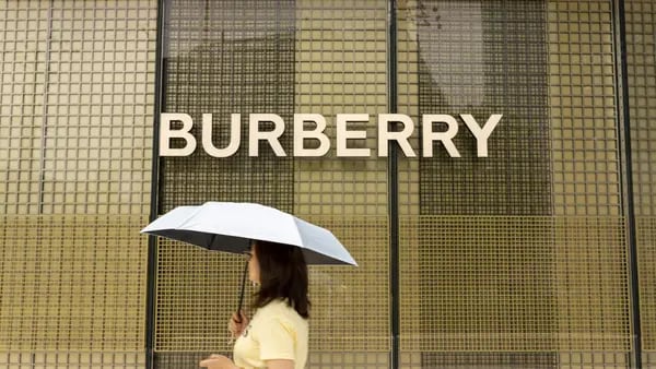 Os obstáculos da Burberry para resgatar o luxo britânico com lucratividadedfd