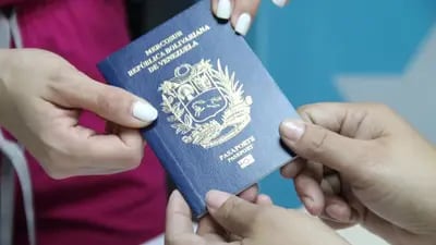 Entrega de pasaportes en las oficinas del Saime Parque Central, el 7 de julio de 2023.
