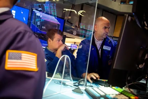 Operadores en la Bolsa de Nueva York (NYSE) el lunes 27 de junio de 2022. Fotógrafo: Michael Nagle/Bloomberg