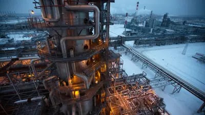 Una refinería de petróleo en Rusia