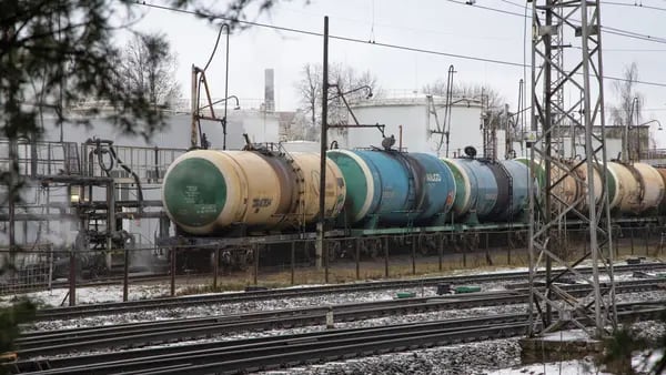 Las sanciones petroleras agravan los descuentos del crudo ruso, según Novakdfd