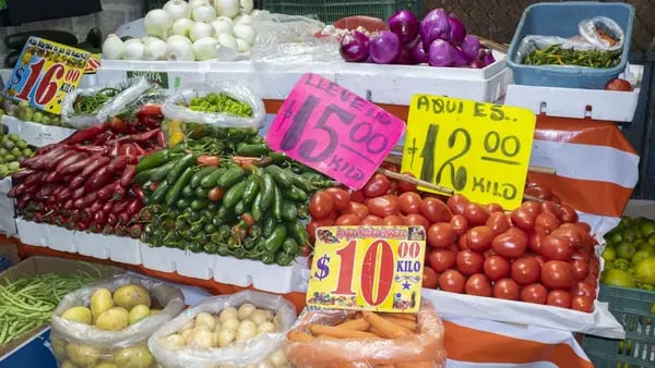 Inflación en México acelera en enero y sugiere cautela de Banxico en recorte de tasadfd